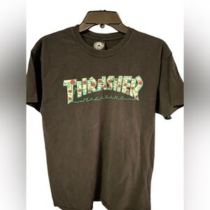 Thrasher T-shirt comfortable worn size M black with rose vine logo